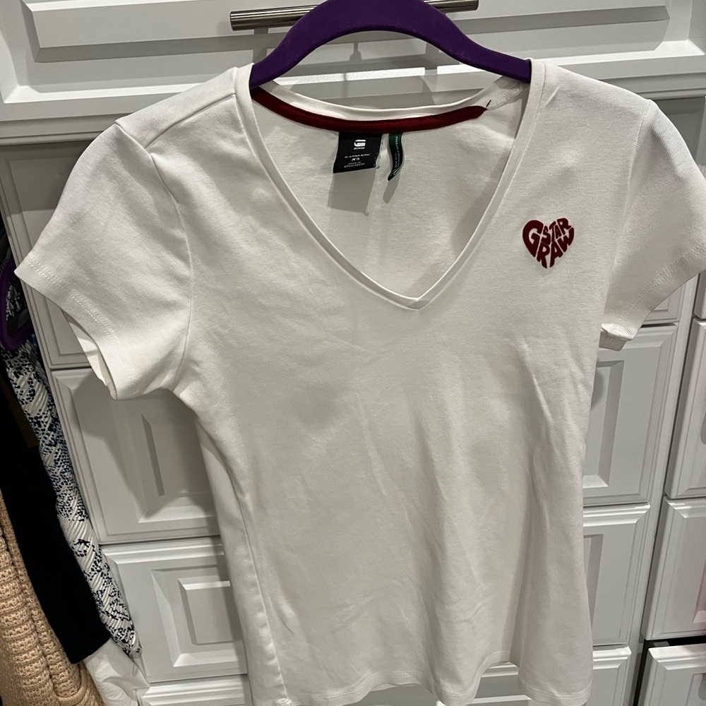 G-Star Raw white logo tee.   Heart shape logo in red - perfect for Valentines